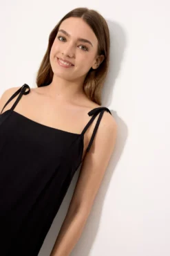 Vestido corto tirantes anudados negro