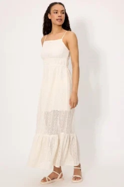 Vestido largo calado con forro interior marfil