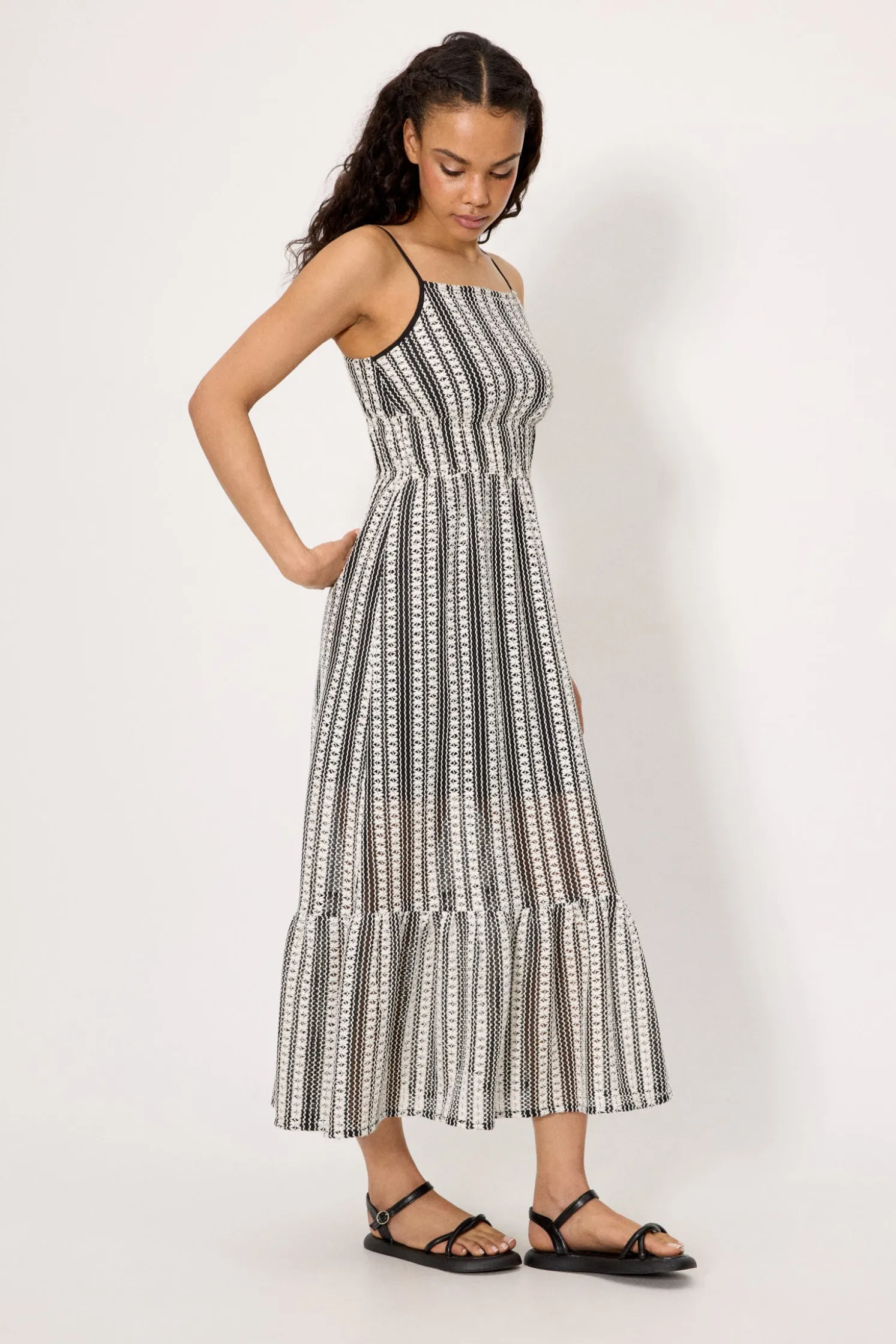 Vestido largo calado con forro interior