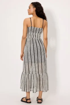 Vestido largo calado con forro interior