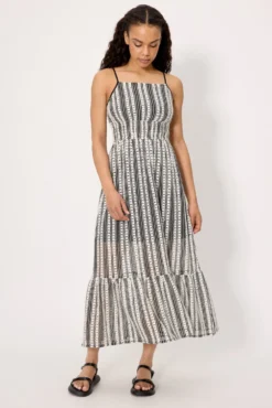 Vestido largo calado con forro interior