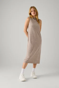 Vestido largo liso sin mangas marrón