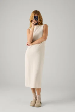 Vestido largo liso sin mangas marfil