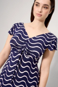 Vestido manga corta estampado ondas