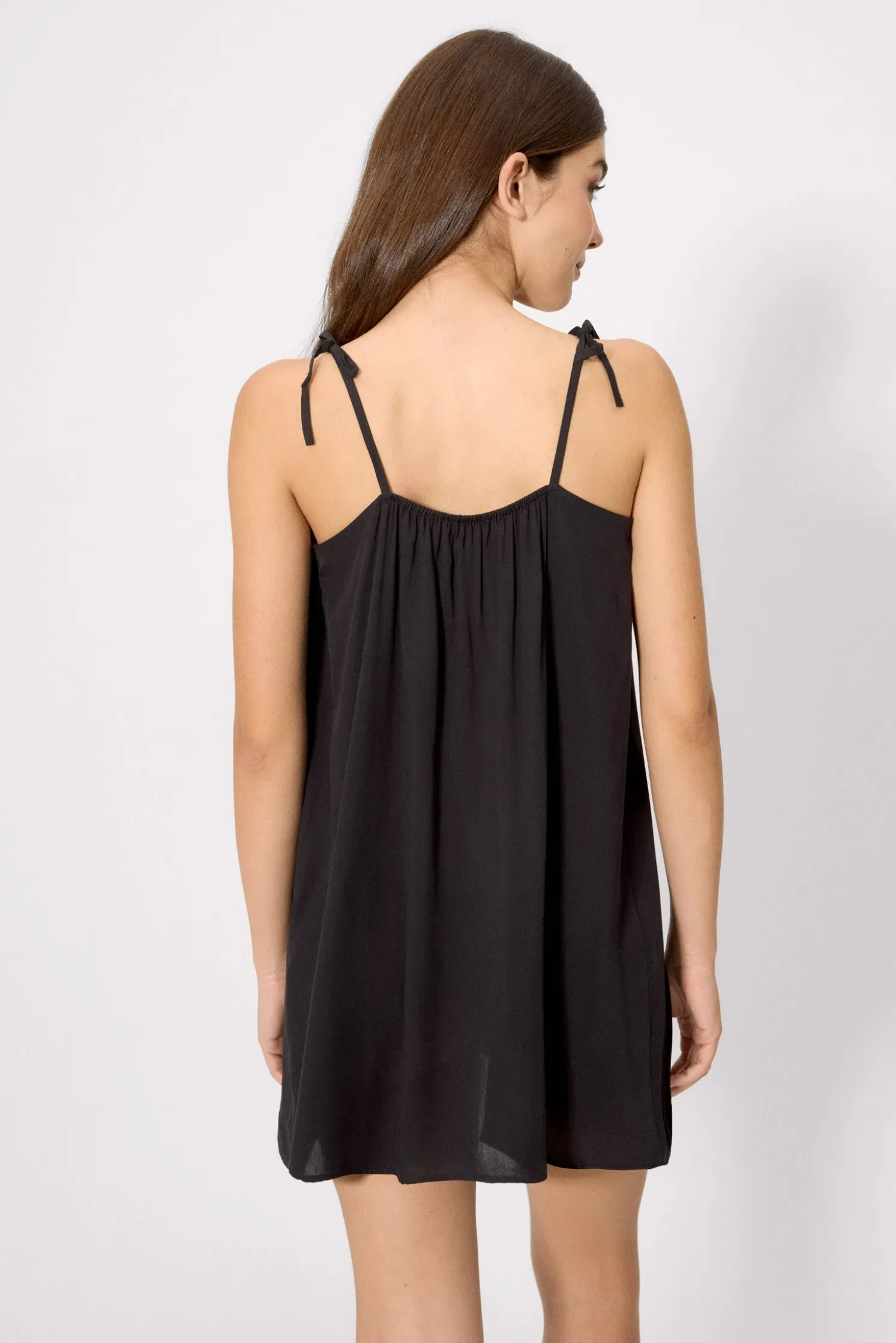 Vestido mini básico tirantes anudados negro